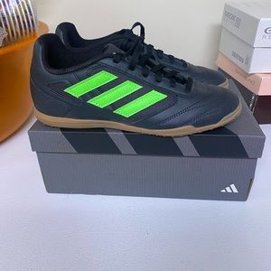 SOLD Super Sala 2, Women’s indoor soccer shoes. US7